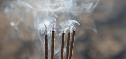 Welche Räucherstäbchen Gegen Zigarettenrauch