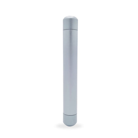 Smellproof Metal Joint Tube 2.0 aus Aluminium in silberner Farbe zur diskreten Aufbewahrung von Zigaretten und Zigarren.