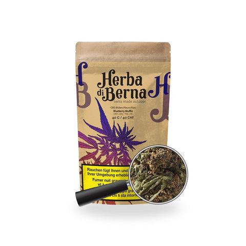Herba di Berna - Blueberry Muffin Outdoor 40g Verpackung mit Detaillansicht von getrockneten Blüten.