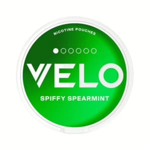 Velo Snus - Alle Sorten: Velo Spiffy Spearmint Nicotine Pouches in grünem Behälter.