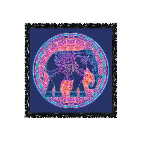 Quadratisches Green Tree Altartuch 60 × 60 cm mit verziertem Elefantenmotiv, buntem Mandala in Pink, Violett und Türkis auf dunkelblauem Hintergrund und schwarzen Fransen