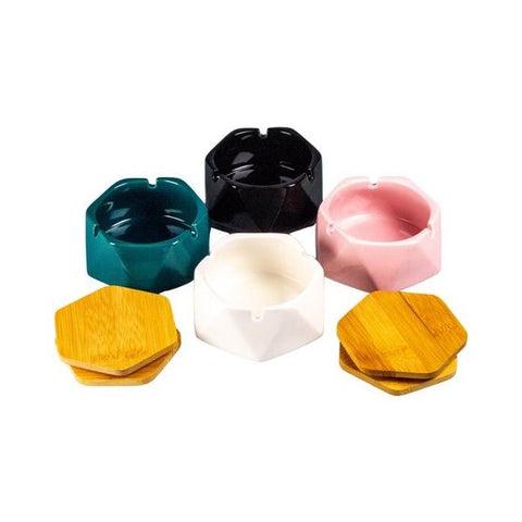 Ceramic ashtray with bamboo lid