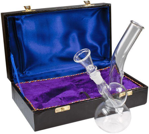 CBD & Räucherwerk Online Shop Schweiz | Bong Glas Doppekugel 22cm GB-083 inkl.schwarzer Koffer
findest du im Viweedy Store in Basel