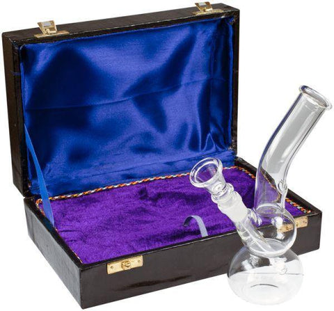 CBD & Räucherwerk Online Shop Schweiz | Bong Glas Doppelkugel 20cm gb-081 inkl. schwarzer Koffer
findest du im Viweedy Store in Basel