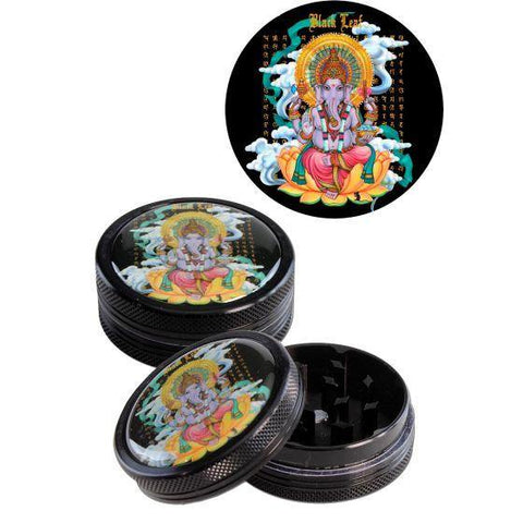 CBD & Räucherwerk Online Shop Schweiz | Grinder Ganesha Rising 2-tlg.
findest du im Viweedy Store in Basel