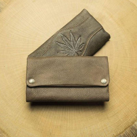 CBD & Räucherwerk Online Shop Schweiz | Kavatza Tabaktasche, TP16 Cannaboy
findest du im Viweedy Store in Basel