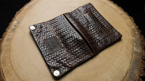CBD & Räucherwerk Online Shop Schweiz | Kavatza Tabaktasche, TP22 Woven Havanna
findest du im Viweedy Store in Basel