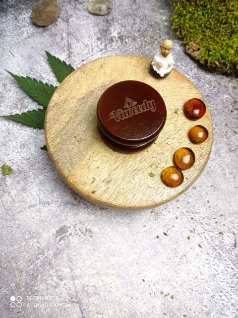 CBD & Räucherwerk Online Shop Schweiz | Viweedy Grinder aus Holz
findest du im Viweedy Store in Basel