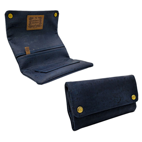 Kavatza - Tabaktasche Cork TPC44-CR Blue Marine Deluxe, elegantes Design aus dunkelblauem Kork, nachhaltig und praktisch.