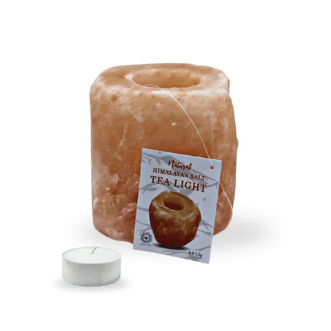 Himalaya Salz Teelichthalter - Orange mit Teelicht und Etikett für harmonisierende Atmosphäre.