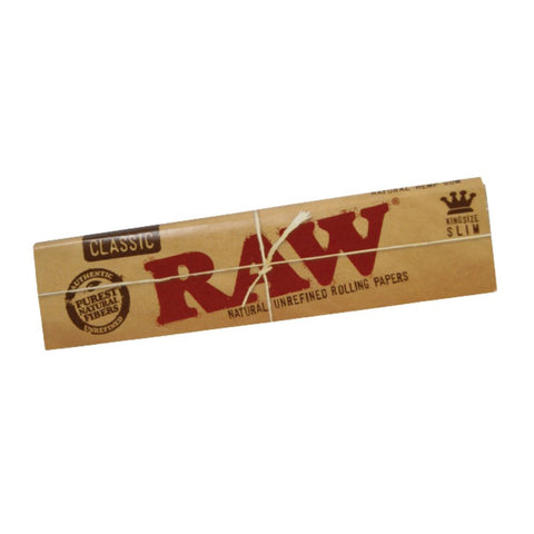 RAW Classic Kingsize Slim Papers mit 32 naturbraunen, ungebleichten Drehpapieren im Format 108 × 44 mm und RAW CrissCross-Wasserzeichen