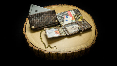 CBD & Räucherwerk Online Shop Schweiz | Kavatze Tabakportemonnaie TWL22 Woven Havanna Gross
 findest du im Viweedy Store in Basel