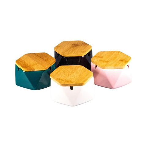 CBD & Räucherwerk Online Shop Schweiz | Aschenbecher aus Keramik mit Bambusdeckel
 findest du im Viweedy Store in Basel