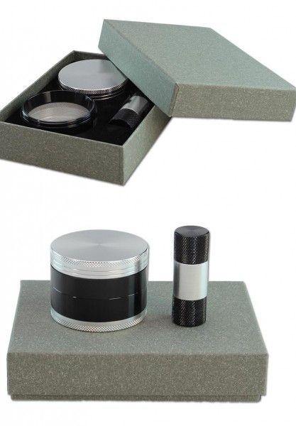 CBD & Räucherwerk Online Shop Schweiz | Grinder 4-tlg. & Pollenpresse Set (chrom / schwarz)
 findest du im Viweedy Store in Basel