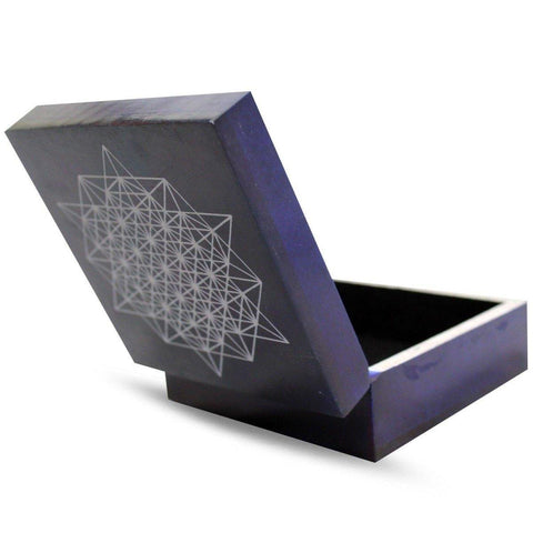 CBD & Räucherwerk Online Shop Schweiz | Metatron Cube Purple Speckstein Box
 findest du im Viweedy Store in Basel