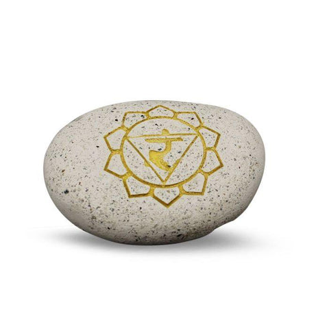 CBD & Räucherwerk Online Shop Schweiz | Pebble - Gravierter Fluss Stein 3. Chakra Gelb
 findest du im Viweedy Store in Basel