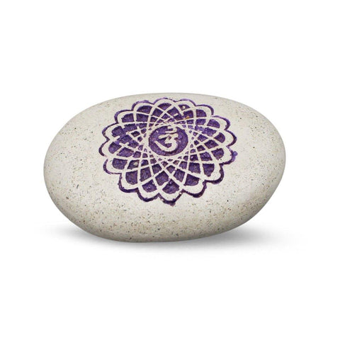 CBD & Räucherwerk Online Shop Schweiz | Pebble - Gravierter Fluss Stein 7. Chakra Purple
 findest du im Viweedy Store in Basel